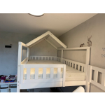 Etagenbett mit Treppe und Dach – einzigartiges Spielbett mit Rutsche für Kinderzimmer