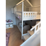 Hochbett mit Treppe, Dach und Rutsche – individuelles Möbelstück in Österreich