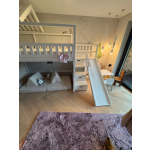 Individuelles Stockbett mit Dach und Treppe – Hochbett mit Spielrutsche in Österreich