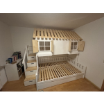 Kinderbett mit Treppe in Basel montiert