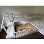 Stockbett mit Treppe für stilvolle Kinderzimmer in Österreich