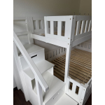 Etagenbett mit Treppe professionell in Tirol montiert