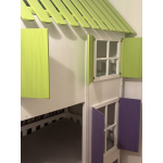 Sicheres Hochbett für Kinder mit stabiler Treppe und hochwertiger Holzkonstruktion