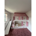 Modernes Abenteuerbett mit Spielplattform, Treppe und Rutsche aus Holz