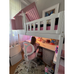 Hochbett mit Treppe und Schreibtisch