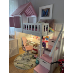 Kinderhochbett mit Schreibtisch und Treppe – platzsparende Lösung für kleine Kinderzimmer