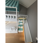 Etagenbett mit Treppe und seitlicher Rutsche für Kinder