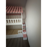 Kinder Etagenbett mit maßgefertigter Treppe im Hausstil