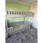 Etagenbett 100x200 mit sicheren Stufen und Handlauf