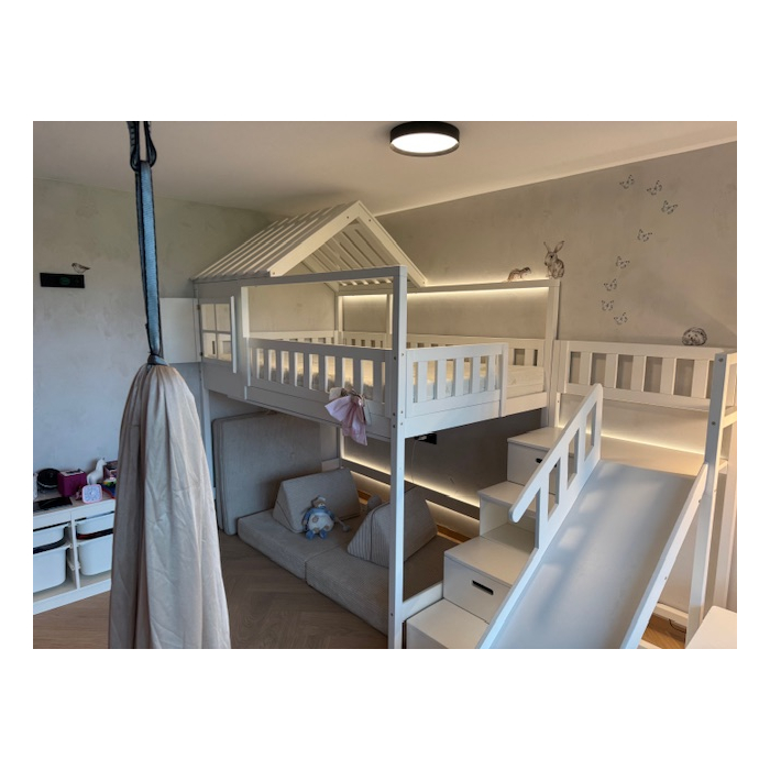 Stockbett nach Maß – Kinderhochbett mit Schiebetreppe und Dachkonstruktion