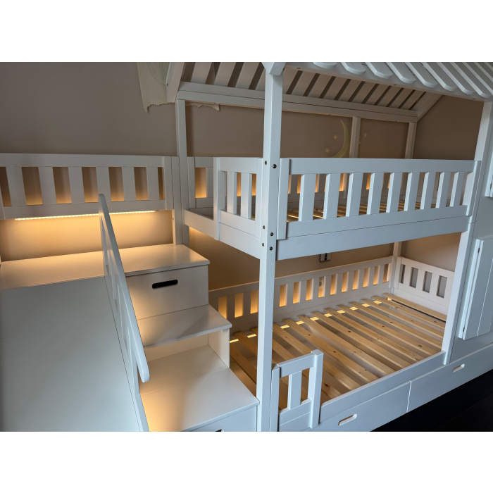 Bett mit Rutsche und Beleuchtung