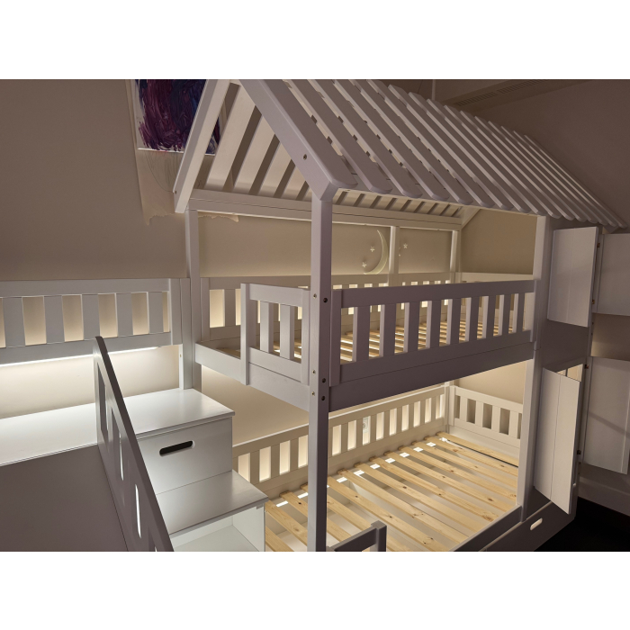 Etagenbett mit Treppe und LED-Beleuchtung