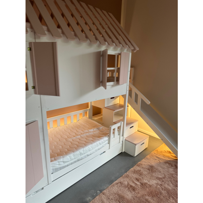 Sicheres Spiel-Etagenbett mit Treppe, Rutsche und hoher Absturzsicherung