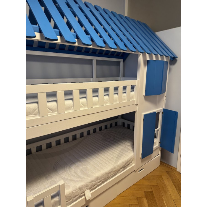Kinder Etagenbett Linz mit Hausdach und stabiler Treppe