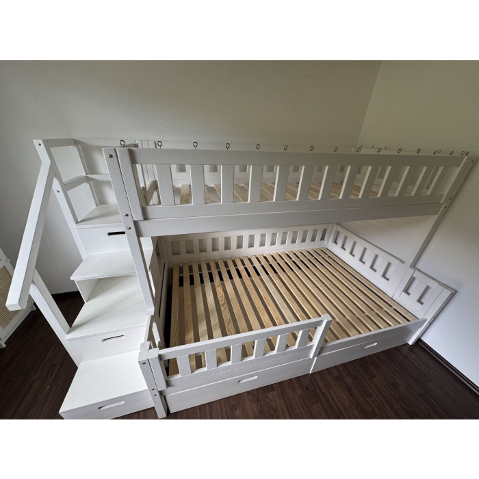 Stockbett mit Treppe für stilvolle Kinderzimmer in Österreich