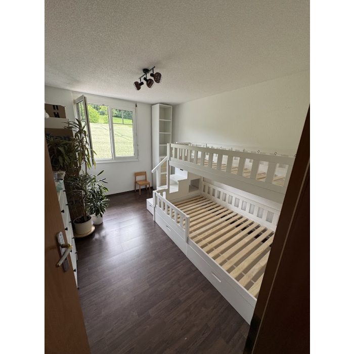 Kinderbett Massivholz mit langlebiger Konstruktion und natürlicher Holzoptik