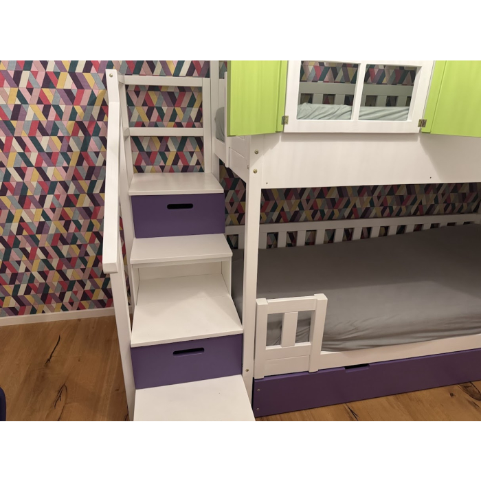 Sicheres Etagenbett mit Treppe für modernes Kinderzimmer in individueller Farbgestaltung