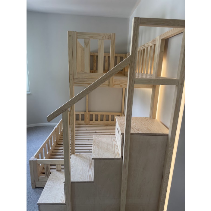 funktionales Etagenbett mit hohem Schutzgitter
