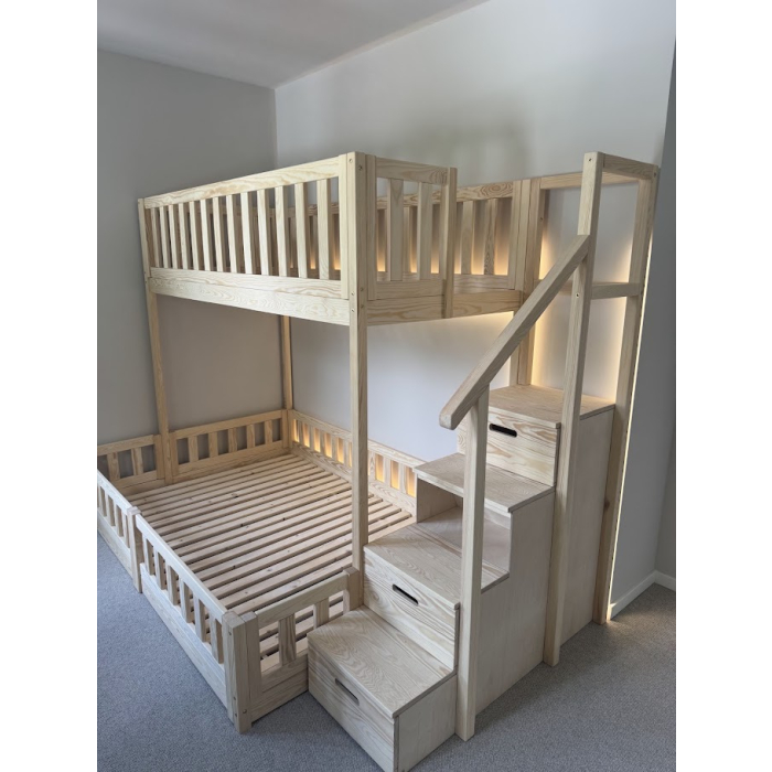 Kinder Etagenbett mit hohen Schutzgittern oben