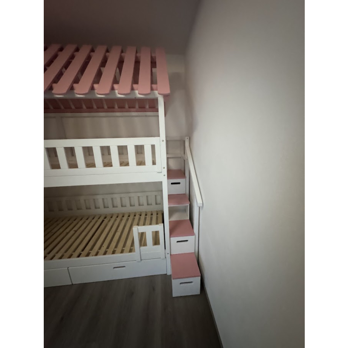 Kinder Etagenbett mit maßgefertigter Treppe im Hausstil