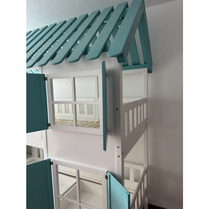 individuelles Etagenbett mit Treppe und Rutsche für Kinder